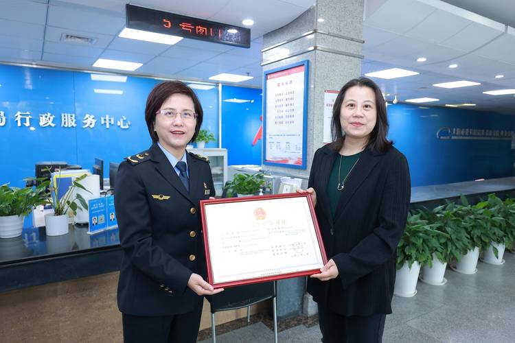 "量肤打造"化妆品现身陆家嘴!上海颁出首张现场个性化服务生产许可证